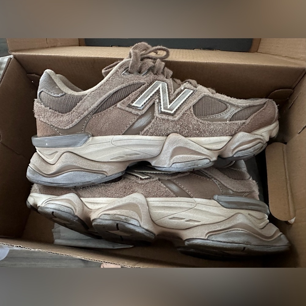 New Balance 9060 mushroom